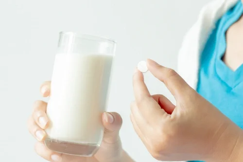 Apa Boleh Minum Susu Setelah Minum Obat? Temukan Jawabannya Disini!